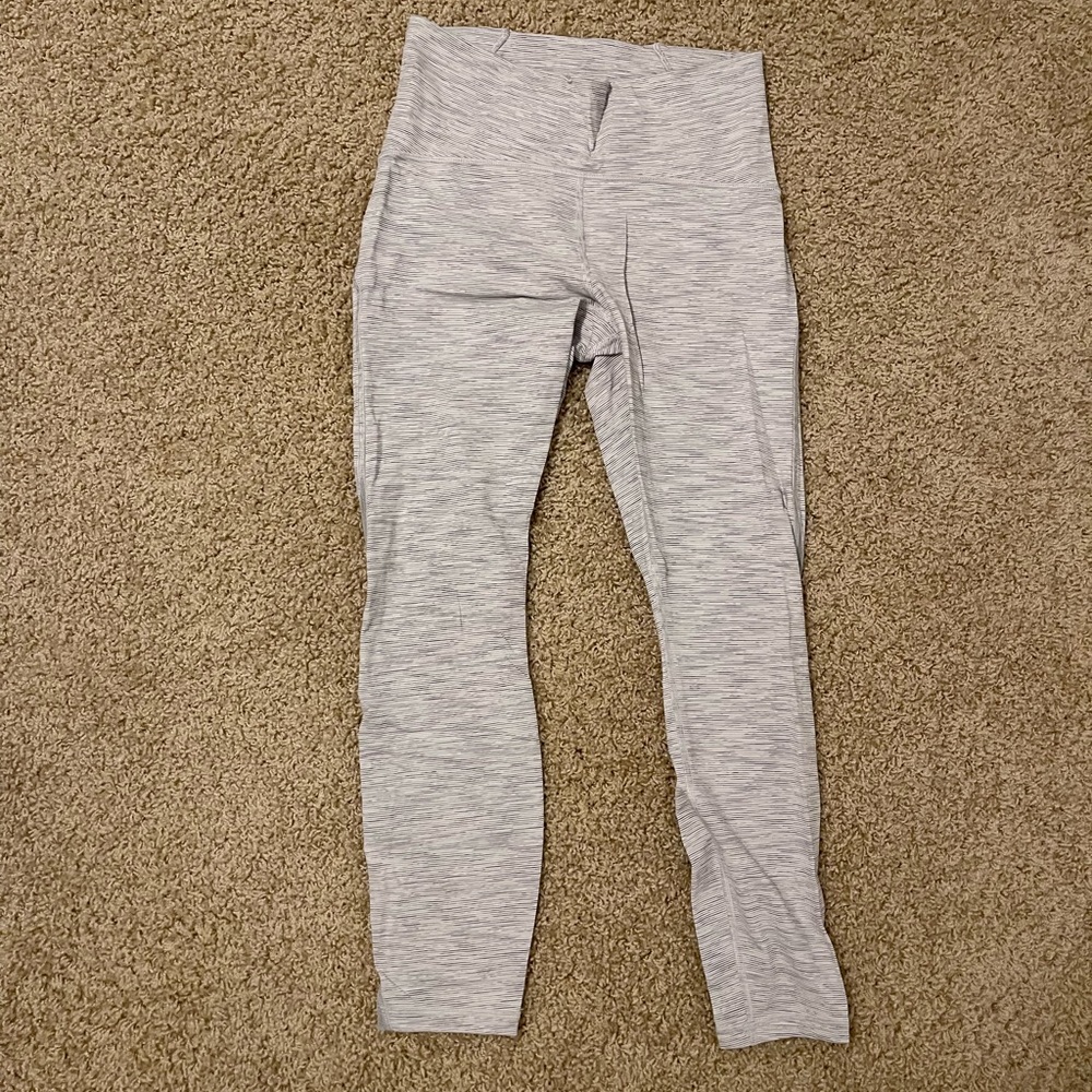 Lululemon Cropped Leggings (Mesh design down the side of leg) Size 8